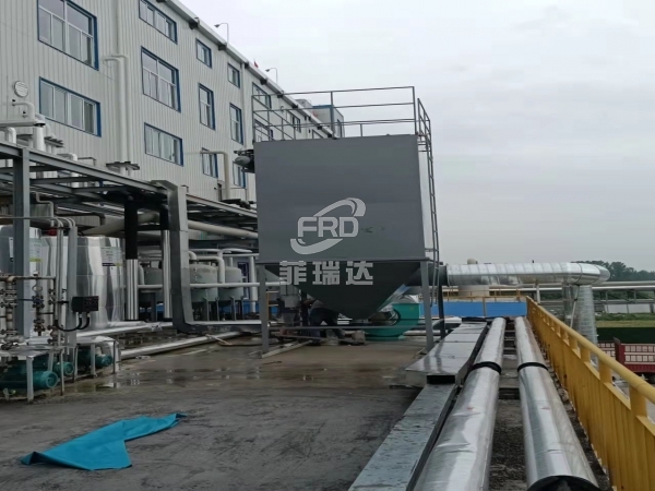化工廠車(chē)間袋式除塵器