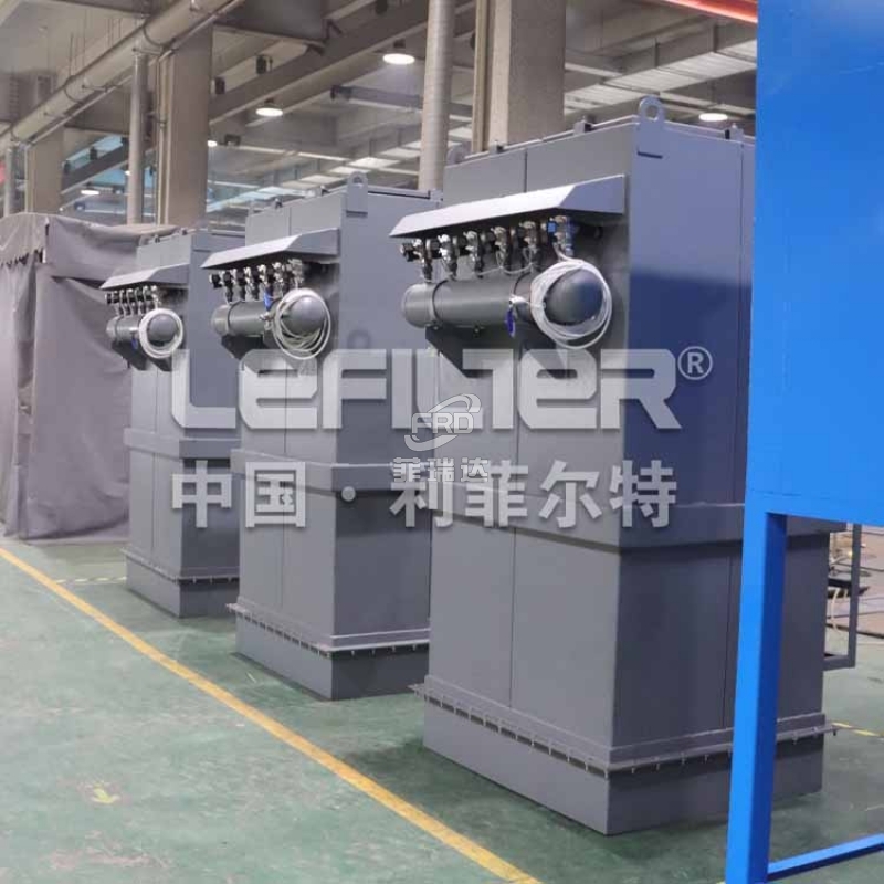 倉(cāng)頂布袋除塵器一般用在攪拌站水泥罐頂上、煤場(chǎng)以及多種倉(cāng)頂